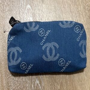 NWT GWP CHANEL DENIM MAKEUP BAG💗💗💗